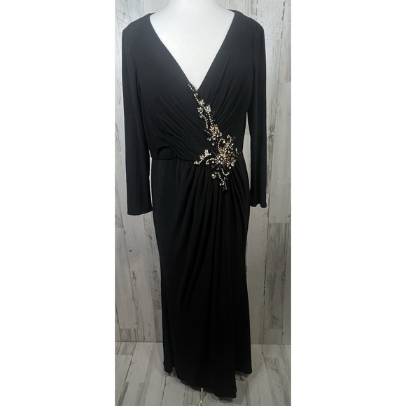 Mac Duggal Black Faux Wrap Long Sleeve Evening Gown with Appliqué Detail Size 12 - Picture 5 of 11